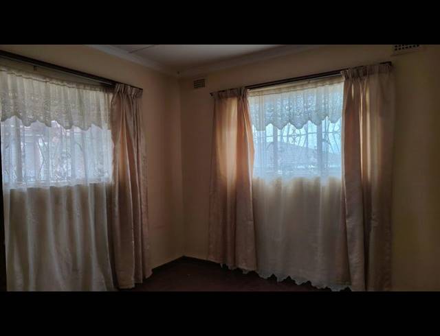 5 BEDROOM HOUSE FOR SALE IN UMHLATHUZANA